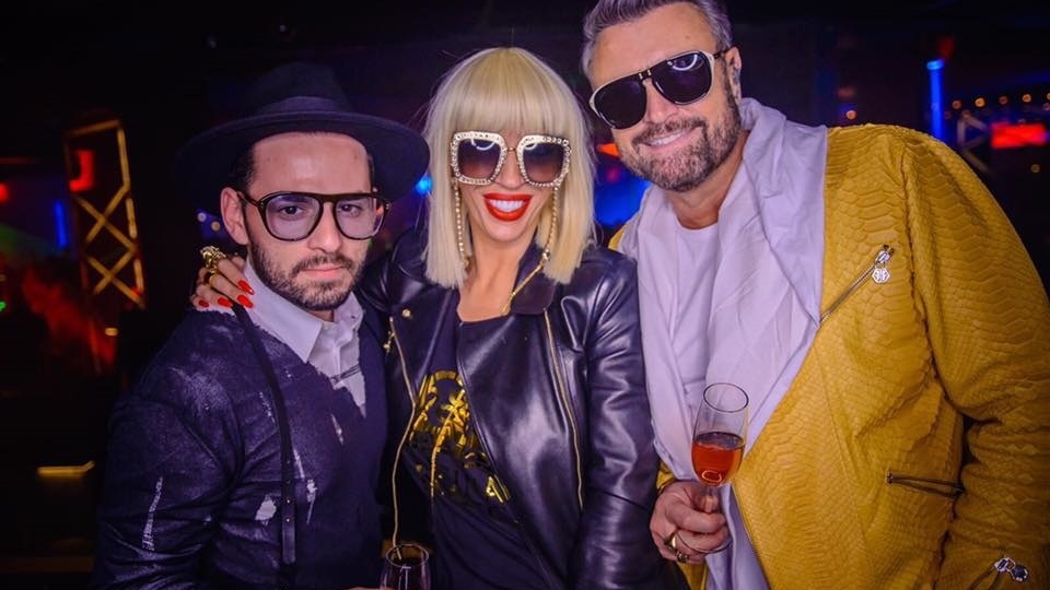 VIDEO / EXCLUSIV! Raluca Bădulescu se lansează în modă! Declaraţii despre colecţia "Regina Regească": "Vă aştept în castelul meu virtual..."
