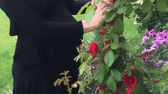 FOTOGRAFIE realizată în această dimineaţă cu burtica de GRAVIDĂ! Cum a fost pozată, după ce ieri s-a spus că ALINA BORCEA este însărcinată
