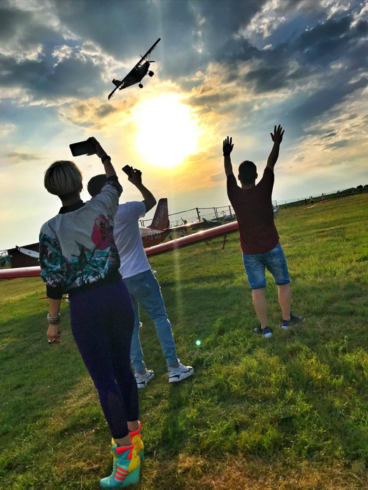 Gino Manzotti de la Dj Project, senzații tari cu un avion de acrobații!