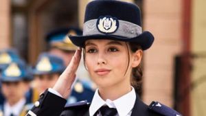 Cine este Mălina, tânăra cu chip angelic din MAI? Are doar 23 de ani şi a înduioşat internetul cu povestea ei