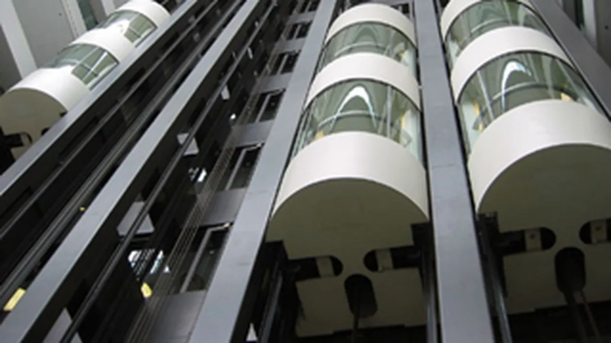 O femeie a fost strivita de un lift intr-o cladire de birouri din New York