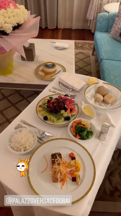 Masă regească a avut Mădălina Ghenea în Dubai, unde a petrecut câteva zile
