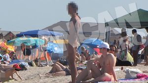 Istoria se repeta in fiecare an la Vama Veche: tatuatul care a speriat o plaja intreaga! Barbatul s-a dezbracat in fata copiilor