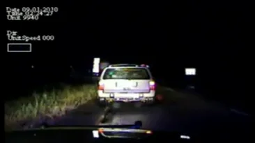 VIDEO Incredibil dar adevarat! O soferita beata a intrat intr-o patrula de politie!