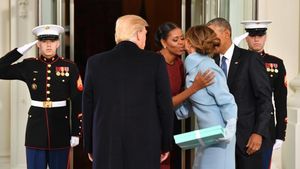 S-a aflat! Ce cadou i-a făcut Melania Trump lui Michelle Obama în ziua în care a devenit Prima Doamnă a SUA