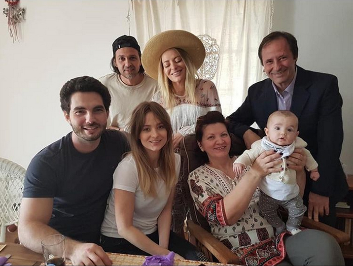 Tatăl Deliei s-a întors de pe Muntele Athos și s-a tuns! A petrecut Paştele alături de familie