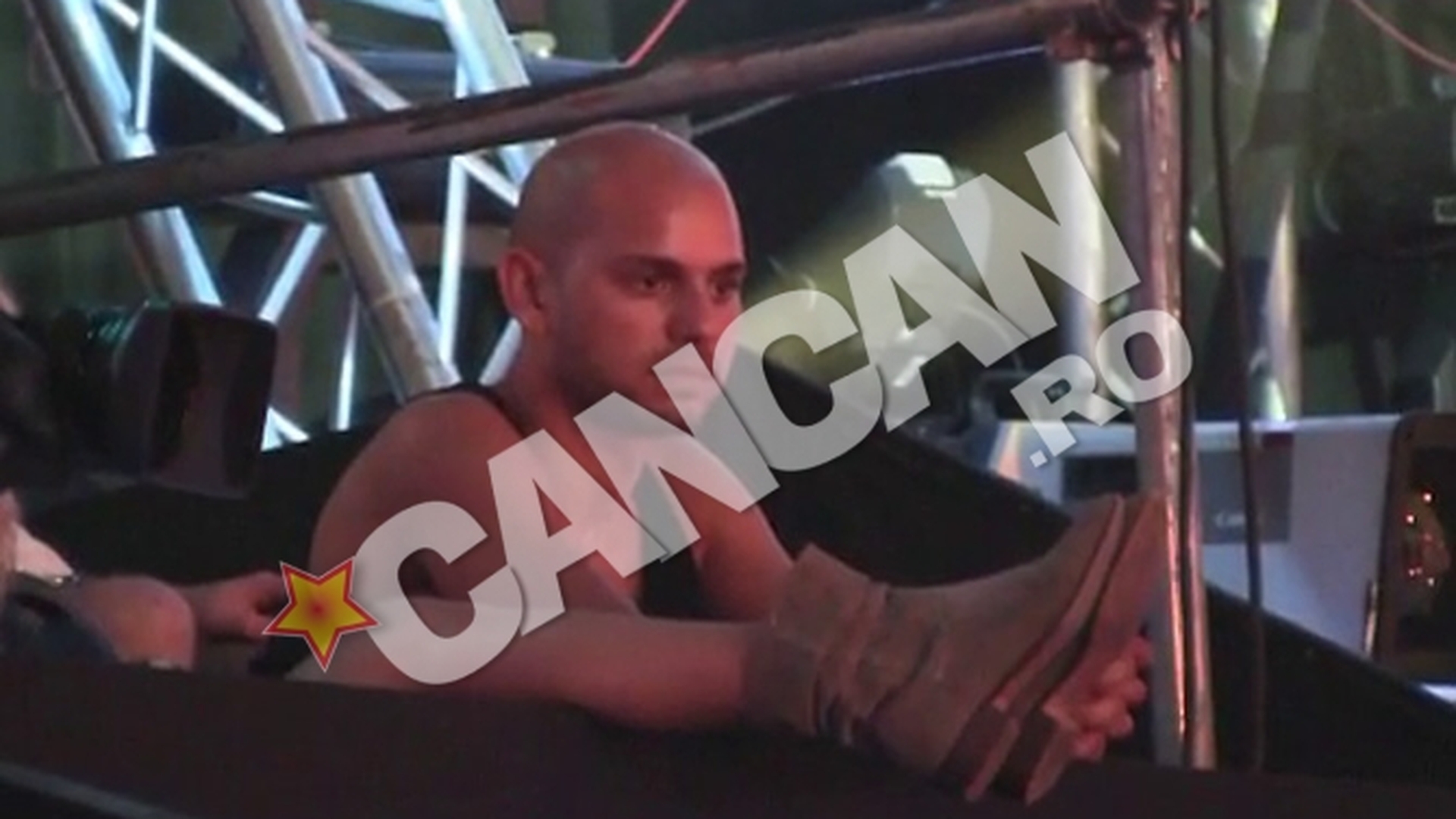 Un finalist de la "X Factor", la Vocea Romaniei! Am fost la primele auditii pe nevazute! Moga si Brenciu s-au certat pe un concurent, Loredana a tras o sperietura groaznica!