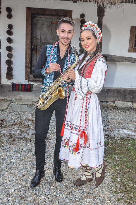 Aflat în război cu Vlăduța Lupău, Armin Nicoară a făcut un anunț despre el și iubita sa! Cât de HOT este Claudia Puican în costum de baie