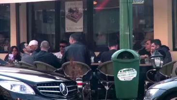 Fostul Andreei Spataru si-a scos brigada la un... desert. Vezi cum s-au manifestat cei 10 barbati pe terasa unei cafenele de fite!