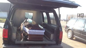 S-a intamplat in Romania! Vezi ce a patit un barbat care s-a dus cu cosciugul pregatit sa isi ia bunicul decedat din spital!