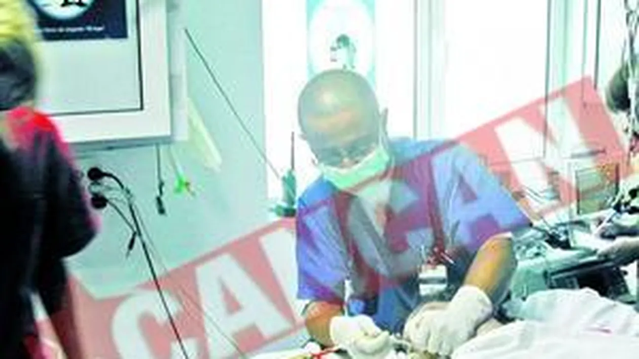 A inghitit toate bijuteriile din casa