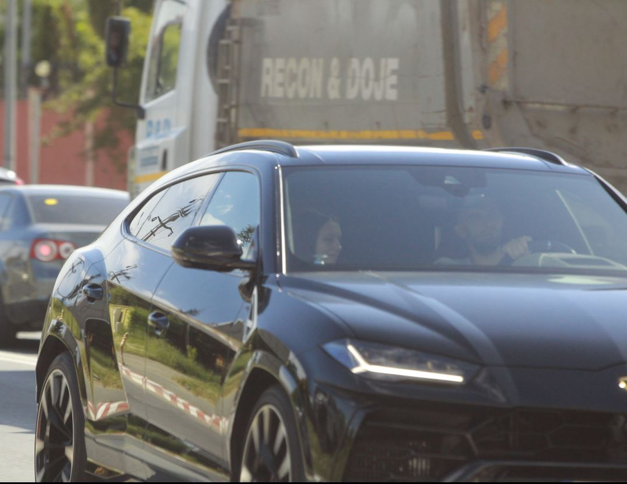 Costa Sponte conduce un Lamborghini Urus