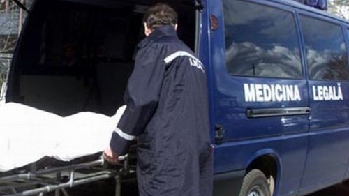Cadavrul unui bebeluş, descoperit în scara unui bloc din Petroșani