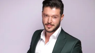 Cuplu bombă în showbiz! Victor Slav, fotografiat încolăcit de o blondă într-un club