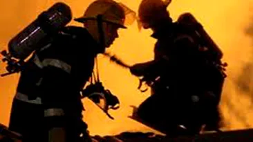Incendiu intr-un bloc din centrul Capitalei, 20 de locatari au fost evacuati