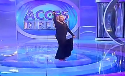 Carmen Şerban şi-a etalat burta de ”gravidă” la TV! Rochia mulată a scos în evidenţă formele bine conturate