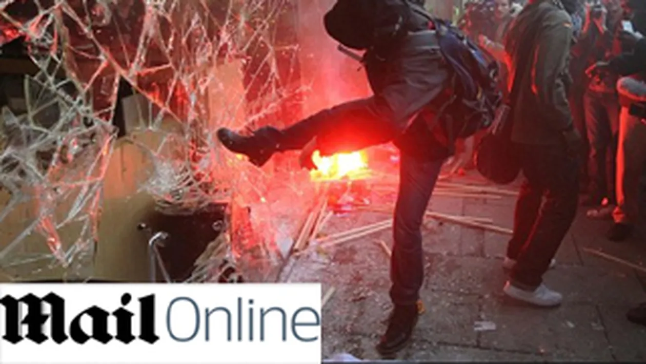 14 raniti si 32 de persoane arestate in timpul mitingului studentilor din Marea Britanie care au vandalizat cladirile