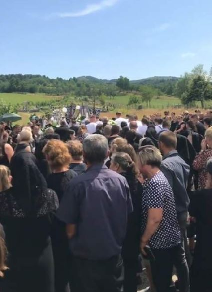 Imagini de la înmormântarea lui Cristian Molnar/ sursă foto: presasm.ro