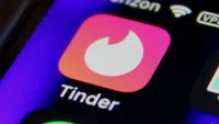 O ieșeancă s-a îndrăgostit de un ”soldat american”, pe care l-a cunoscut pe Tinder. Ireal ce s-a întâmplat după ce femeia i-a trimis 15.000 de euro