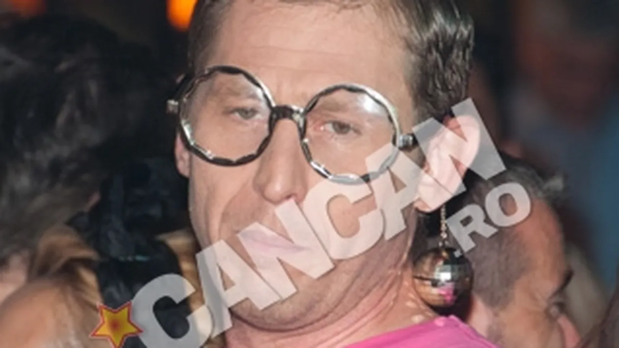 Harry, Harry Potter! Afla ce vedeta celebra de la noi este fanul numarul 1 al micului magician! S-a deghizat la fel ca el si ai spune ca sunt frati!