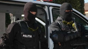 Un copil din Brașov a ajuns la spital, după ce mascaţii au greșit adresa