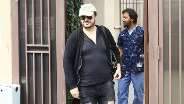 Primele imagini cu Razvan Ciobanu dupa operatia de implant de par care a durat sase ore! I-au fost sadite 2.500 de fire!