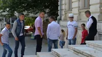 Cei șapte violatori din Văleni trăiesc în teroare! Amenințați cu castrarea și montarea unui…