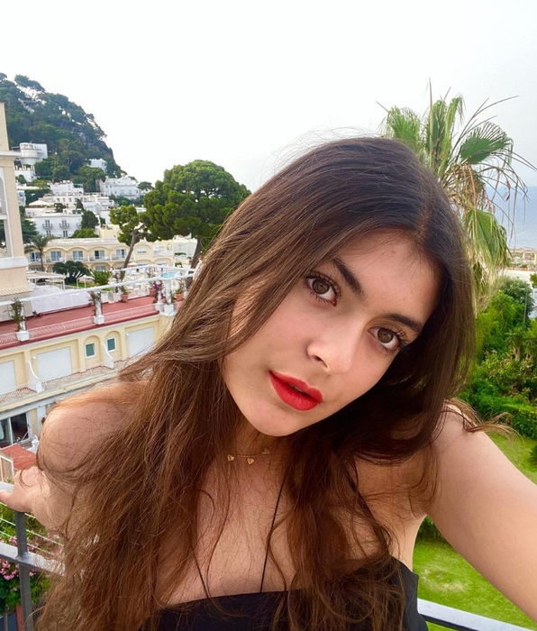 Fiica lui Ilie Dumitrescu a absolvit liceul! Marya Daria este o adolescentă superbă