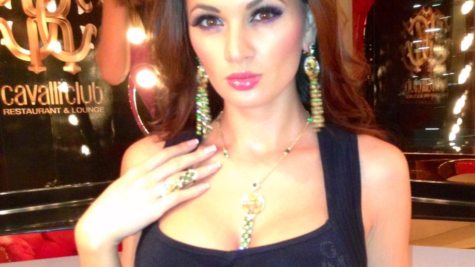 Ramona Gabor e pe cai mari! Se distrează de minune în însoritul Dubai, dar spune că simte dorul frigului din România. Tu o crezi?