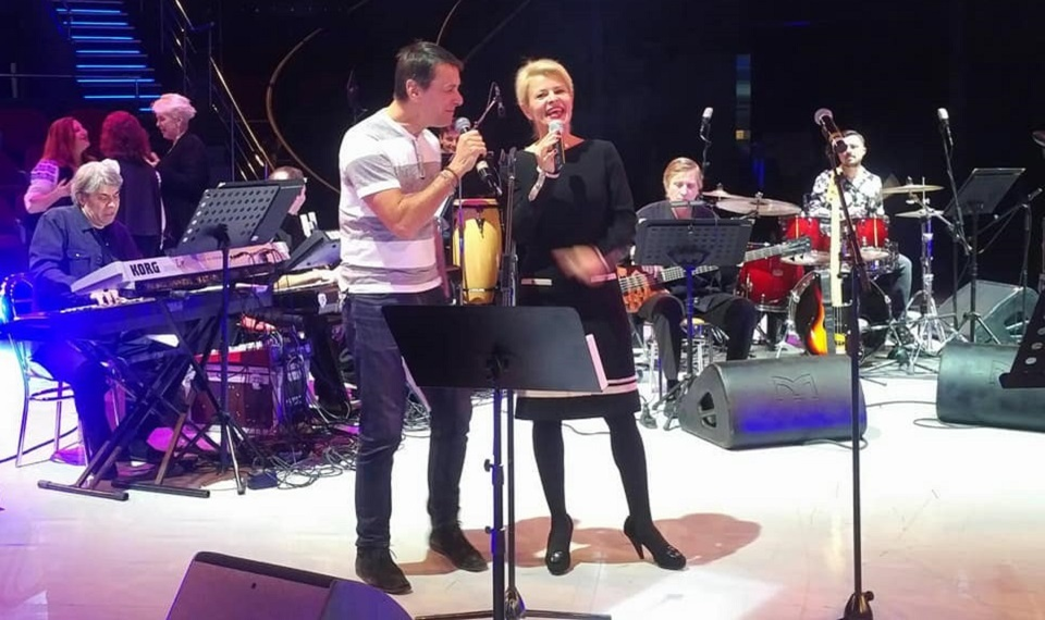 Sanda Ladoşi la repetiţiile de la "Gala Stelelor Muzicii Uşoare Româneşti". Sursa foto: Facebook
