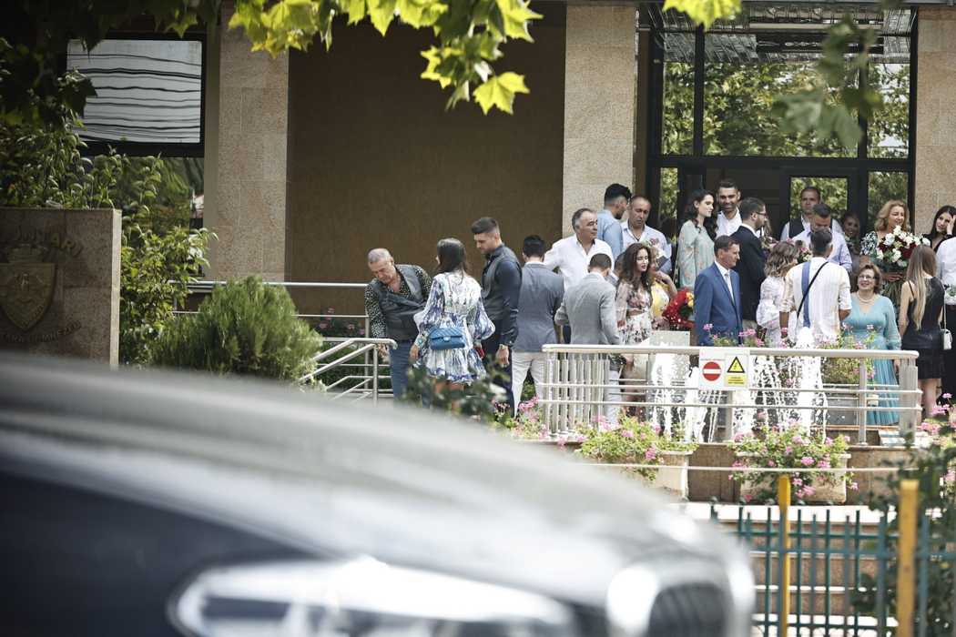 Lucian Becali și Iulia s-au cununat civil la Voluntari, iar printre invitați s-a aflat și Mihai Mincu, ginerele lui Gigi Becali