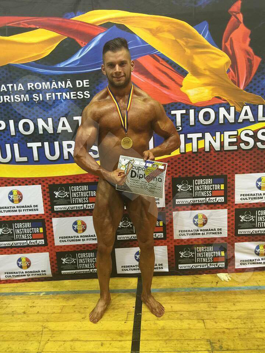 Am aflat secretul unui campion de fitness! A slăbit 15 kg şi s-a umplut de muşchi în doar 3 luni!