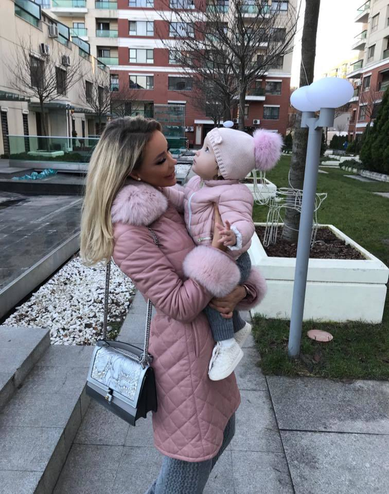 Bianca Drăguşanu, declaraţii sincere: „Susţin femeia independentă, care poate să trăiască singură şi fără să stea cu mâna întinsă la mila bărbatului!”