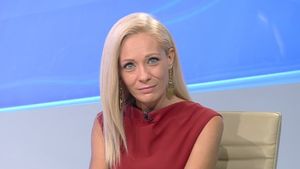 Scene uluitoare azi-noapte, în direct la Antena 3: "Mă dau cu capul de masă!"