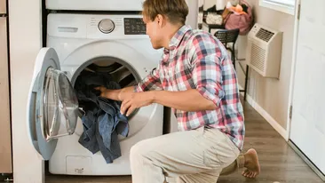 Greșeala pe care majoritatea românilor o fac când folosesc mașina de spălat