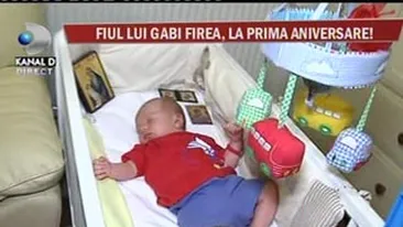 VIDEO Baiatul lui Gabi Firea si al lui Florin Pandele doarme in patut cu patru icoane! La o luna, taticul are deja planuri pentru el: As vrea sa fie preot, nu popa