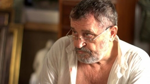 Un faimos actor din Romania s-a insurat in mare taina cu o femeie mult mai tanara? "Varsta ei e secret de stat!"