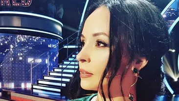 ANDREEI MARIN îi prieşte divorţul! ”Zâna” s-a pozat într-o rochie extrem de scurtă, iar fanii au observat un detaliu