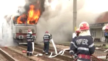 Tren in flacari in judetul Bacau. Mecanicul locomotivei este in stare grava