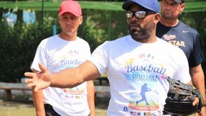 Foste vedete din baseballul profesionist american îi învaţă pe copiii români tainele acestui sport
