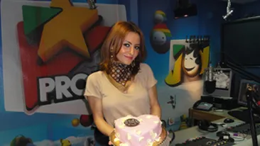 Giulia Anghelescu si-a schimbat look-ul! Vezi cum arata cantareata!