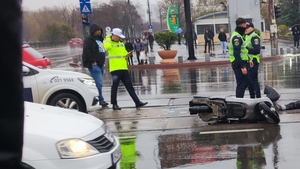 Muncitor nepalez, în stare gravă după un accident în centrul Capitalei! Ambulanța a venit la fața locului după 40 de minute