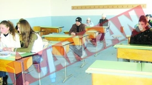 Profesorul pistolar, intaratat de sanii ei