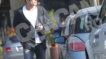 Valcan are probleme la volan! Nu poate nici sa parcheze fara indrumator! Uite cum se chinuie sa alinieze masina cu bordura!