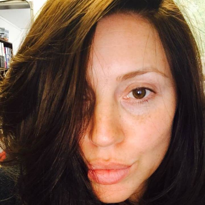 Mesajul viral al unei mame care a contractat coronavirus: “Simţeam că am cioburi în plămâni! Am pierdut noţiunea timpului, lăsaţi ţigările”