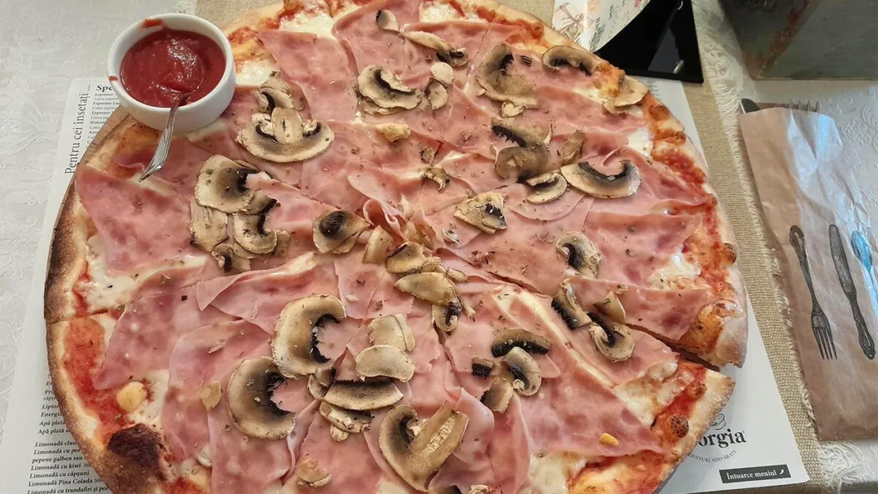 Câți lei a dat un turist pe această pizza, într-un restaurant din Alba Iulia. Când i-a adus comanda, nu i-a venit să creadă