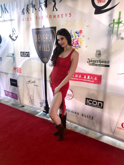 Daniela, nepoata lui Brânzoi din Las Fierbinți, este un apreciat model în Los Angeles