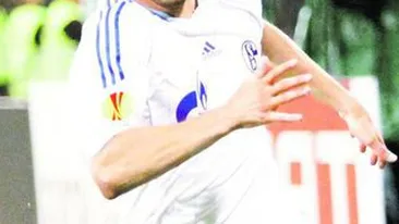 Frumoasa prezentatoare TV i-a luat locul Ilincai Vandici in inima atacantului. Marica s-a combinat cu Laura Teodoru!