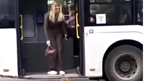 Imagini controversate din Iași, devenite virale. Gestul rușinos făcut de această blondă, în autobuz