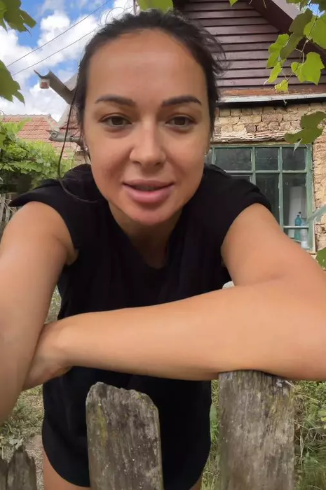 Cum arată casa din Maramureș în care a copilărit Vlăduța Lupău! Locuința bunicilor era locul preferat al cântăreței: „Nu am vândut-o și nici nu o voi vinde”